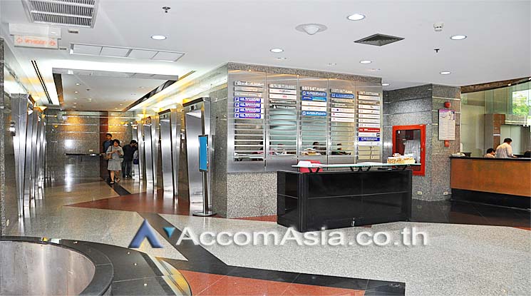 17  Office Space For Rent in Silom ,Bangkok BTS Surasak at Vorawat Building AA10947